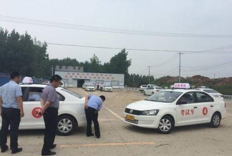 科目三掛科5次,成績全部作廢,學員痛哭,表示等待無人駕駛到來!