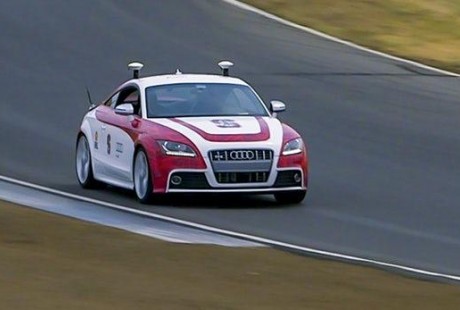 自動(dòng)駕駛汽車如何像賽車手一樣處理急轉(zhuǎn)彎?