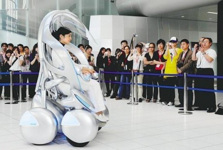 豐田展示智能載具概念，搭載無人駕駛技術！