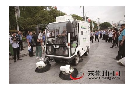 無人駕駛掃地車開過,小巷道死角都干凈了!