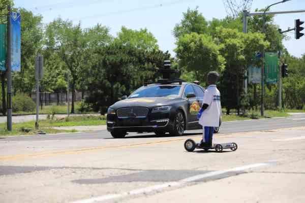 探訪(fǎng)北京首個(gè)自動(dòng)駕駛封閉測(cè)試場(chǎng)：自動(dòng)駕駛“考駕照”先要闖三關(guān)