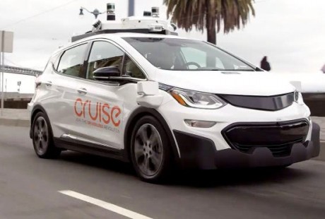 通用CEO:不急于部署完整自動駕駛套件,直到其比人類更安全