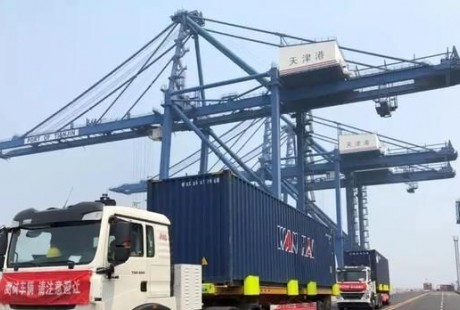 無人駕駛重卡閃耀天津港，HOWO T5G自動集卡演繹智慧物流核心動能！