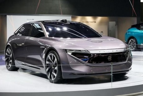 中國(guó)人打造的無(wú)人駕駛豪車!寶馬設(shè)計(jì)師操刀,配49寸大屏內(nèi)飾