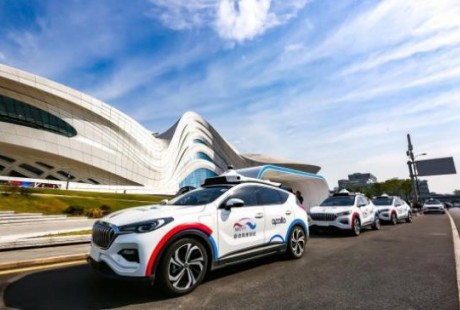 百度首批45輛自動(dòng)駕駛Robotaxi車(chē)隊(duì)在長(zhǎng)沙開(kāi)啟試運(yùn)營(yíng)