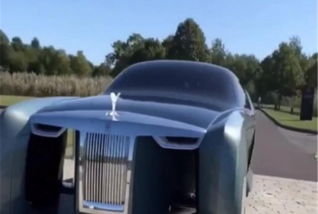 又一款勞斯萊斯，配水晶車標，可無人駕駛，定位目的地可自動前往