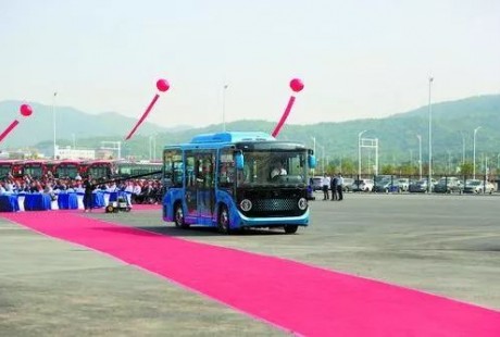 續(xù)航里程達(dá)300公里！珠海金灣自動(dòng)駕駛純電動(dòng)公交車亮相