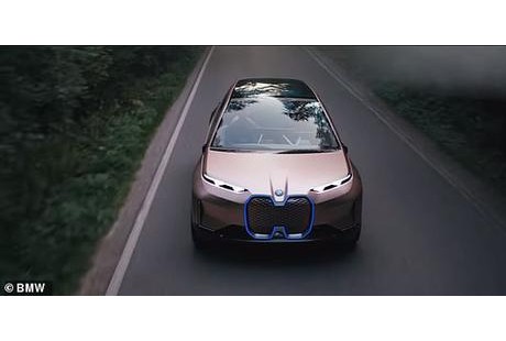 寶馬宣傳無人駕駛以移動(dòng)"車震"當(dāng)賣點(diǎn) 引發(fā)爭(zhēng)議