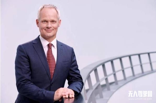 對話寶馬電子電器業(yè)務高級副總裁：如何開發(fā)自動駕駛時代的智能座艙？