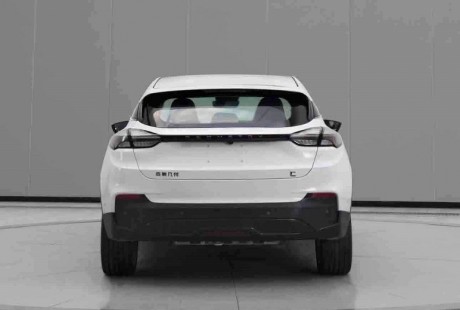 520公里續(xù)航還帶“無人駕駛”，幾何C比合資競品SUV更香！