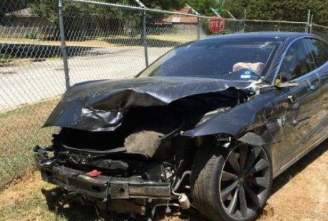 兩起特斯拉自動駕駛事故最終報告:AEB系統沒避免碰撞