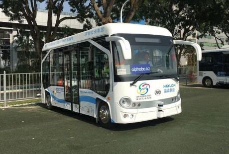 真正的國產技術，上海申龍打造的無人駕駛公交上路了，你敢坐嗎？