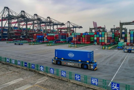 無人駕駛的卡車如何精準作業(yè)？帶你打卡不一樣的新碼頭