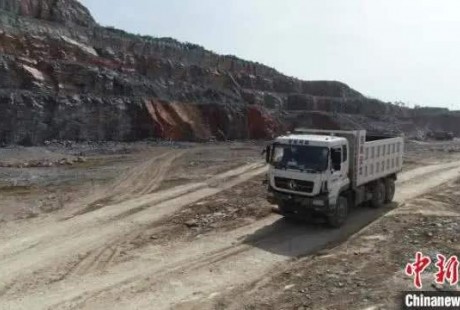 東風(fēng)首款自動駕駛工程車在湖北老河口市實(shí)景測試