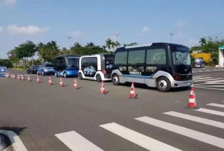 沒有方向盤和儀表盤，無人駕駛汽車出現(xiàn)在博鰲。記者會帶你到車上體驗！