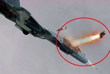 神奇!美戰(zhàn)機(jī)故障飛行員跳傘逃生,無人駕駛的戰(zhàn)機(jī)安全“回家”