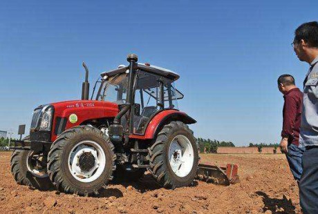 北斗導(dǎo)航，農(nóng)機(jī)“無人駕駛”耕種