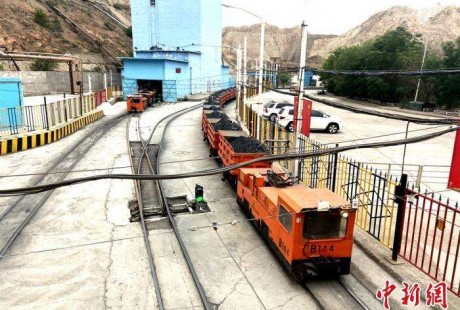 甘肅礦區(qū)“5G+無人駕駛”精準操作：讓家人不再為安全擔心