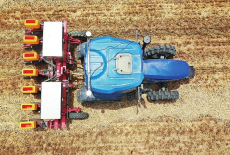 北斗導(dǎo)航無人駕駛 鄧州高粱種植用上“黑科技”