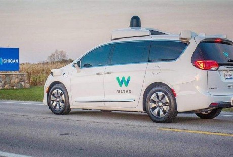 谷歌WAYMO撞車事故 無人駕駛是否靠譜?