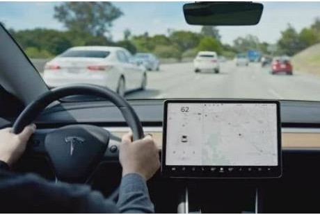 特斯拉正式推出全自動駕駛套件測試版，僅針對部分車主發布