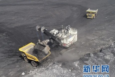 我國(guó)首臺(tái)改造載重290噸無(wú)人駕駛礦用卡車成功混編作業(yè)連續(xù)運(yùn)行