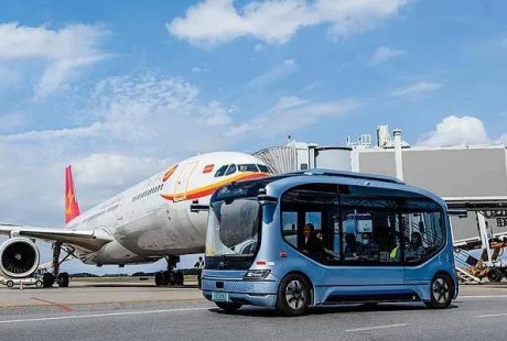 全國首個!宇通無人駕駛巴士進(jìn)入機(jī)坪內(nèi)部進(jìn)行載人測試